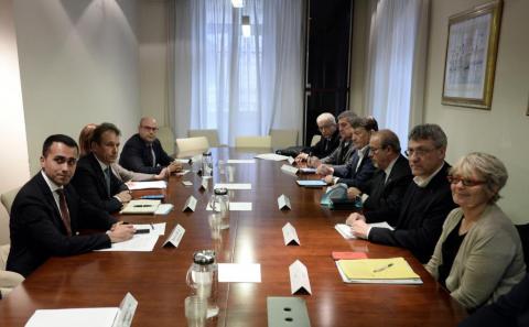 LAVORO E INVESTIMENTI, AL VIA IL CONFRONTO GOVERNO SINDACATI. CGIL CISL UIL CONTRARI ALL’INTRODUZIONE DEL SALARIO MINIMO DI LEGGE