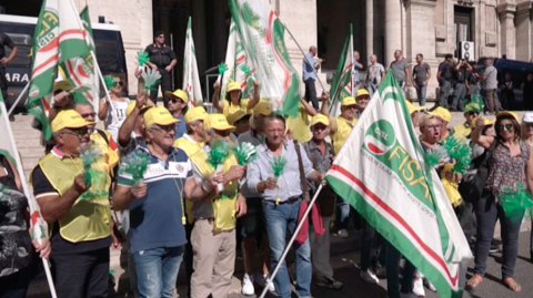 SCUOLE BELLE, IL 19 NOVEMBRE AL MINISTERO DELL’ISTRUZIONE LA MANIFESTAZIONE DEGLI EX LSU E DEGLI APPALTI STORICI ADDETTI AI SERVIZI DI PULIZIA E AUSILIARIATO.