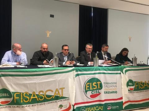 TERZIARIO, OLTRE 4MILIONI E MEZZO I LAVORATORI IN ATTESA DEI NUOVI CONTRATTI. GUARINI: «IL CONTRATTO NAZIONALE DI LAVORO RIMANE LO STRUMENTO PIÙ EFFICACE PER DARE RISPOSTE SALARIALI E NORMATIVE AI LAVORATORI».