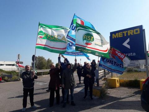 METRO ITALIA CASH&CARRY, GRANDE ADESIONE ALLO SCIOPERO PER IL CONTRATTO INTEGRATIVO AZIENDALE. SINDACATI E LAVORATORI CHIEDONO L’APERTURA DI UN VERO TAVOLO DI TRATTATIVA