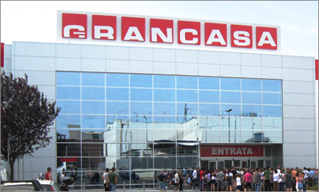 Grancasa dichiara 158 esuberi: è sciopero il 26 e 27 maggio. Presidio davanti la sede del Gruppo di Via Carlo Jucker a Legnano