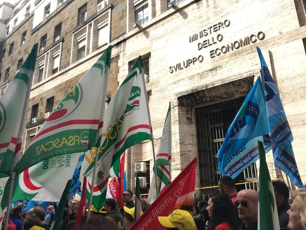 Acquisizione Conad/Auchan, nulla di fatto al tavolo al Mise. I sindacati chiedono garanzie occupazionali per i 18mila lavoratori coinvolti.