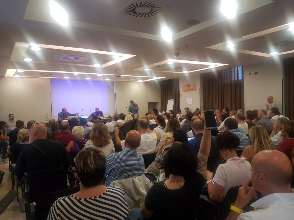 Conad/Auchan, fumata nera al tavolo sul trasferimento dei 109 negozi più performanti e dei 5700 dipendenti. I sindacati proclamano lo stato di agitazione.