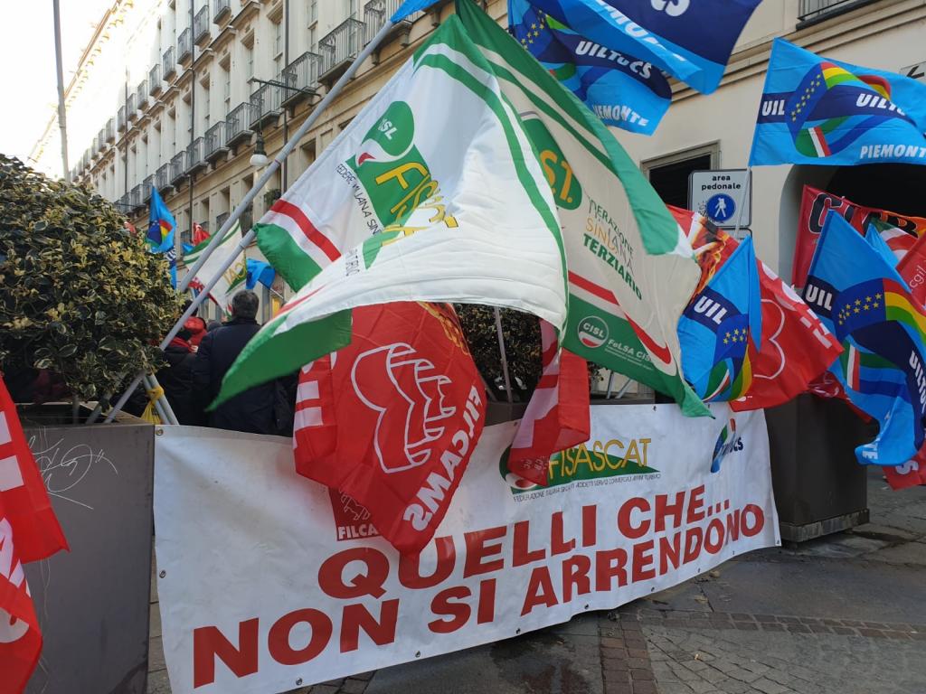 Conad/Auchan, massiccia adesione allo sciopero nazionale indetto dai sindacati. Disagi al servizio vendita, negozi costretti ad abbassare le saracinesca.