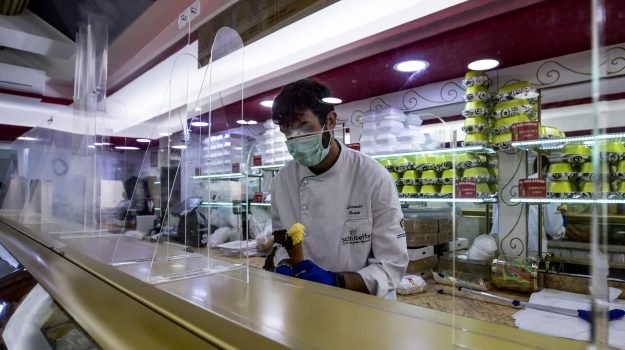 Fase 2, Guarini: «La contrattazione definisca nuovi modelli organizzativi finalizzati a preservare l'occupazione e ad assicurare salute e sicurezza nei luoghi di lavoro»