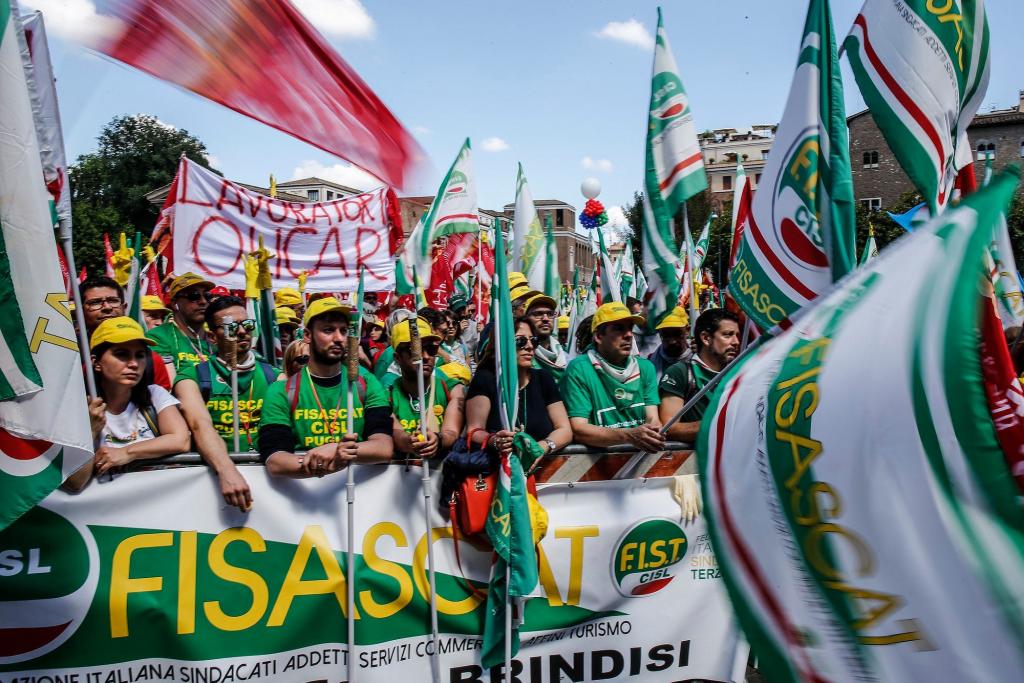 Mense e pulizie scolastiche e aziendali, domani 24 giugno mobilitazioni in almeno 60 città per chiedere lavoro, dignità, risorse. In piazza ci saranno centinaia di addetti, senza stipendio da oltre tre mesi e senza alcuna prospettiva per il futuro