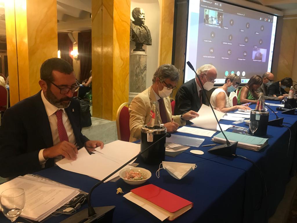 Lavoro domestico, rinnovato il Contratto Nazionale applicabile a circa due milioni di assistenti familiari. Sindacati e associazioni datoriali: «Chiusa fase di incertezza, rendere maggiormente attrattivo il lavoro regolare»